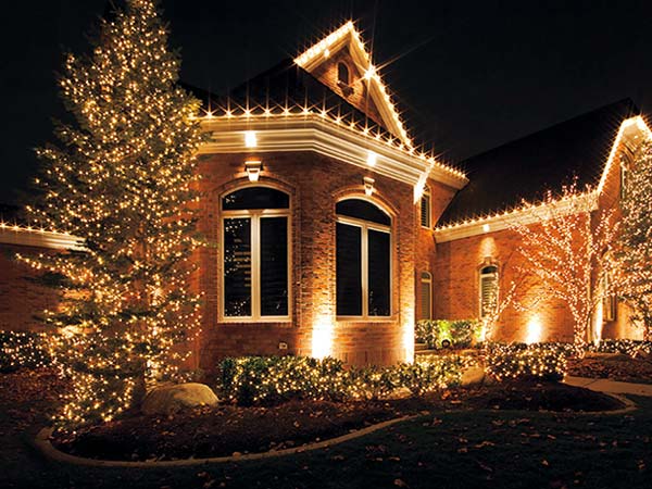 christmas-lights-hanging-serivice-in-Bristol-TN-m